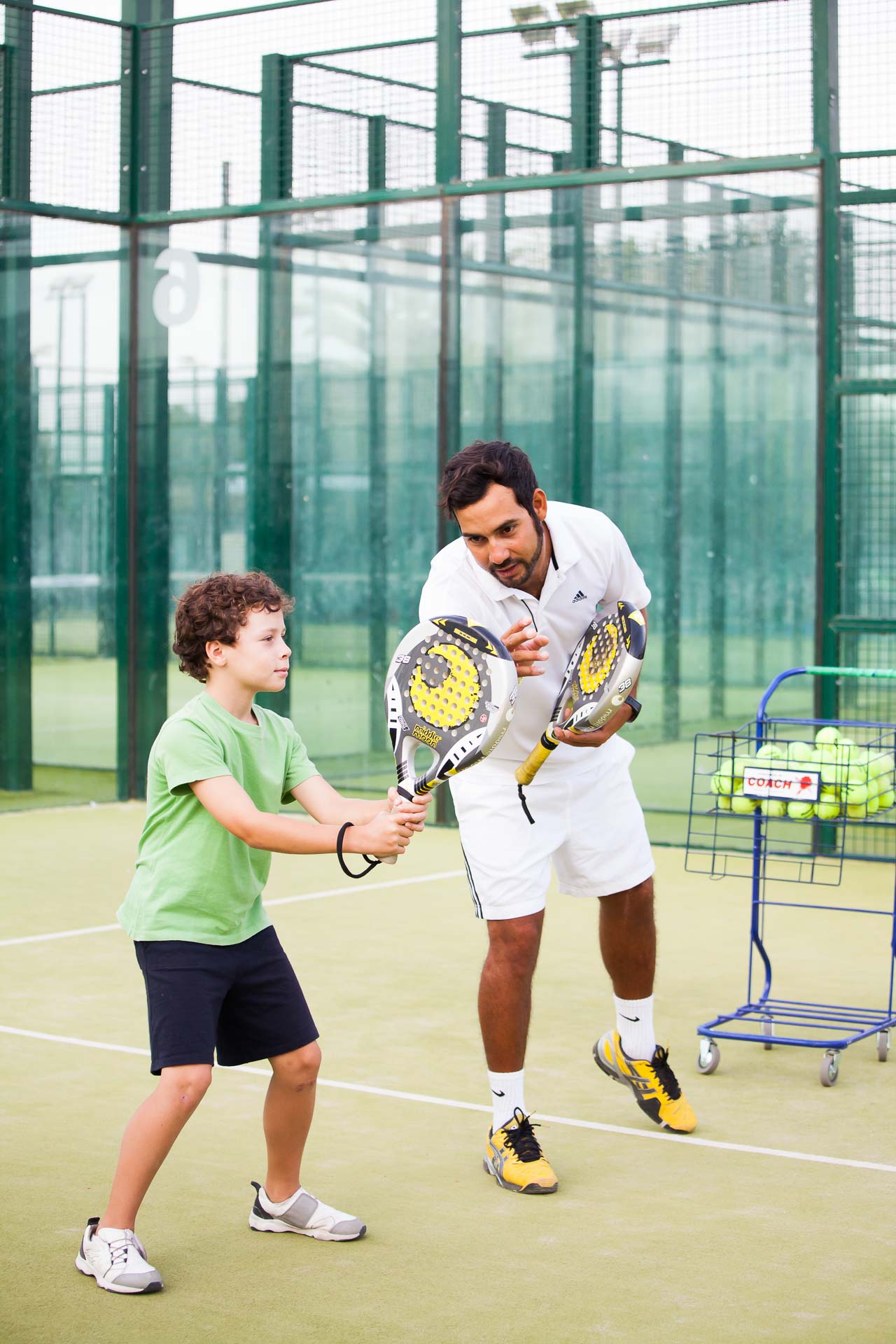 César Cantero coaching a child